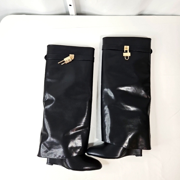 Eleven22 Black Faux Leather Boots Size 8 NIB! - Picture 1 of 8